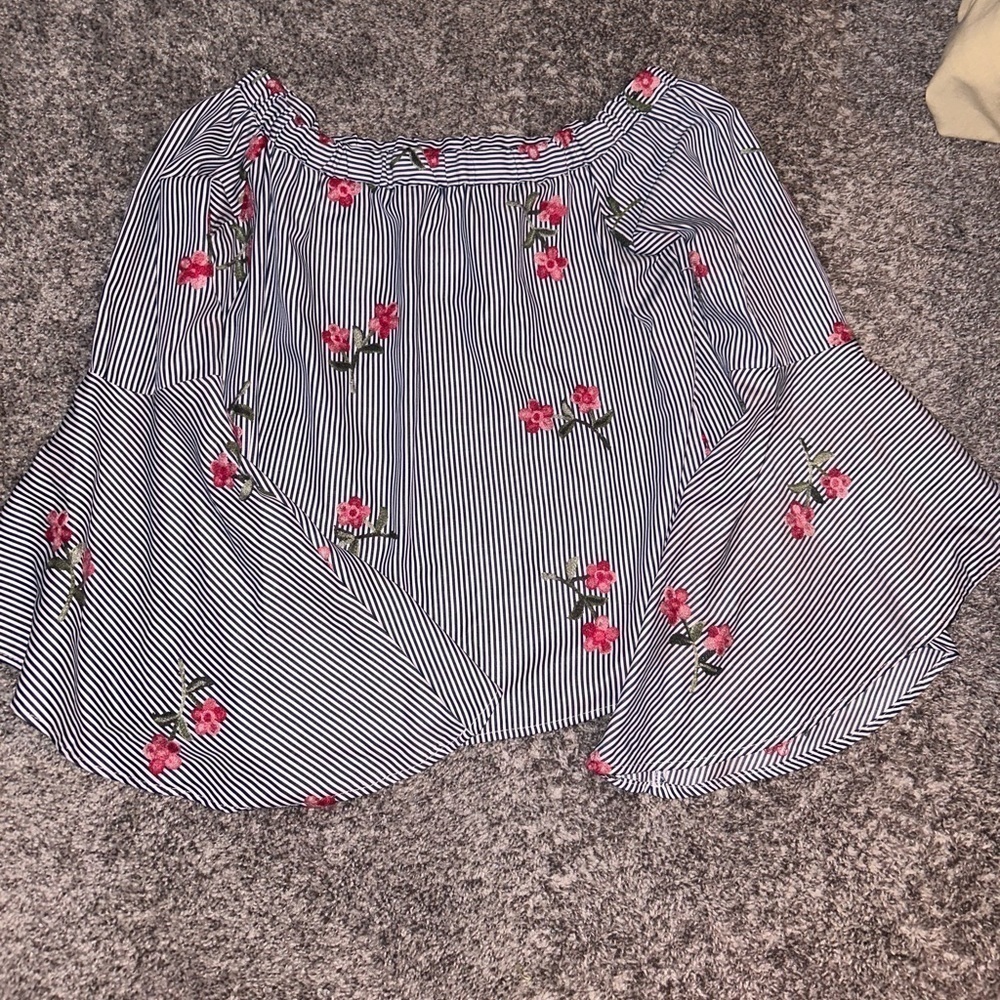 Altard State Off the shoulder Bell sleeve floral shirt